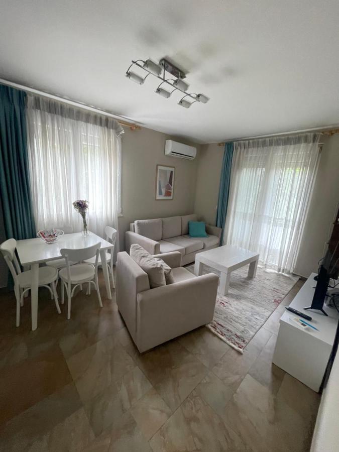 Anna'S Apartment Tirana Buitenkant foto