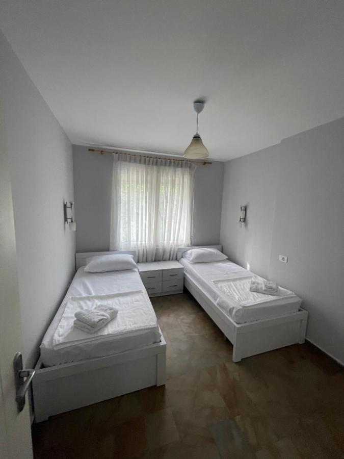 Anna'S Apartment Tirana Buitenkant foto